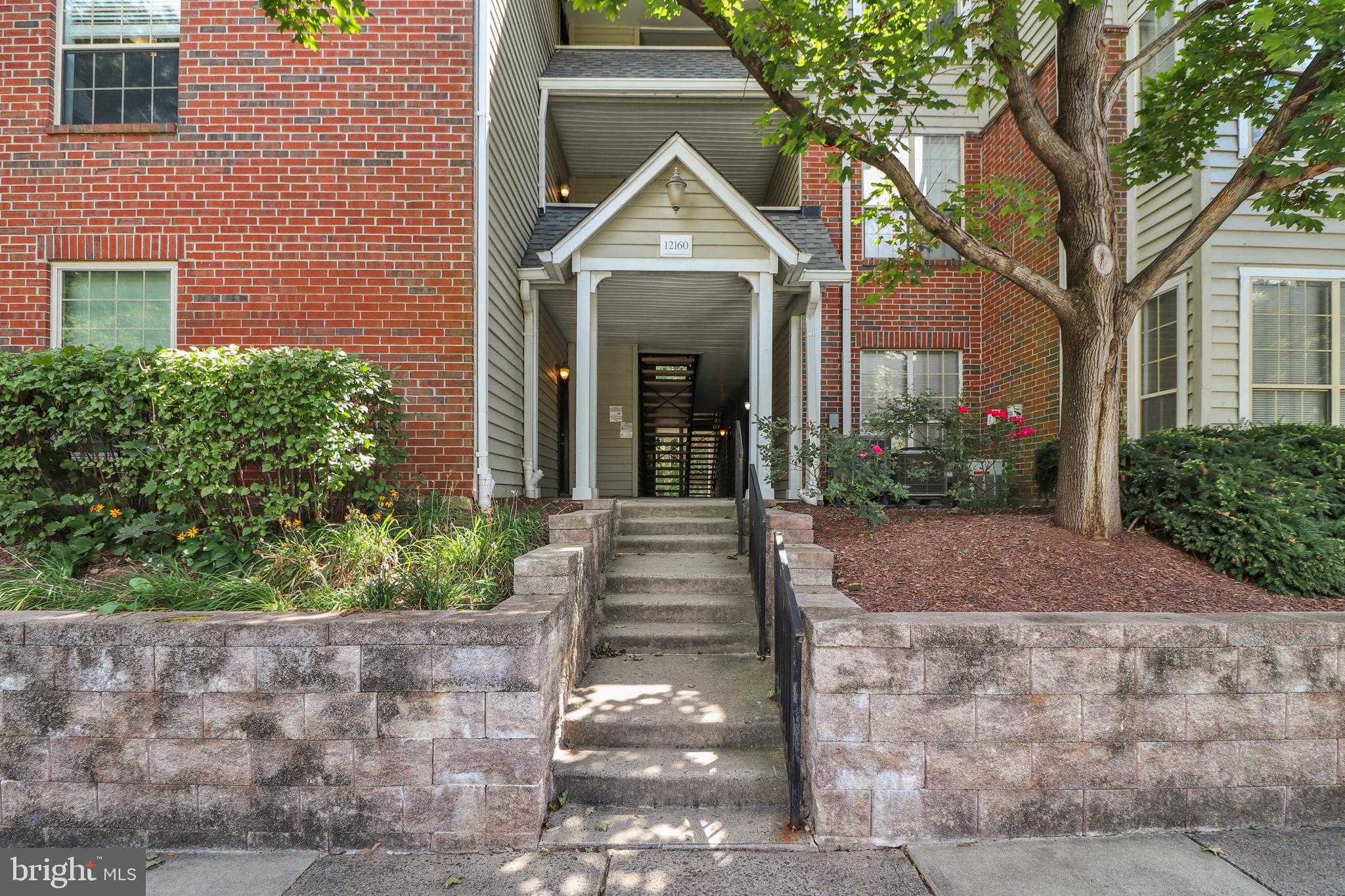 PENDERBROOK SQUARE CONDOMINIUMS - Residential Lease