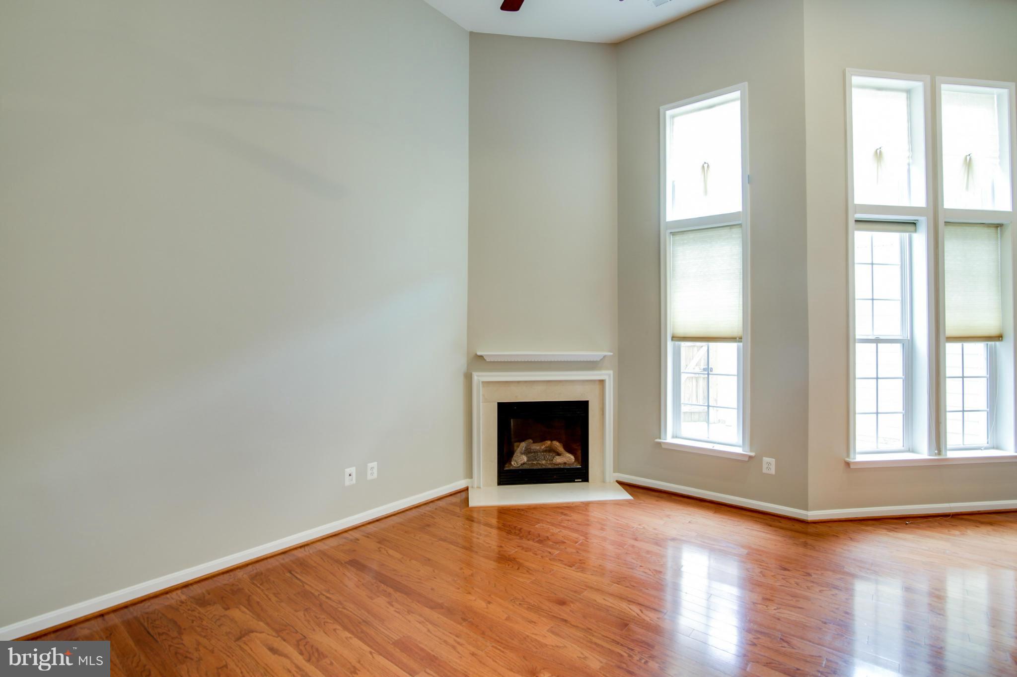 LANSDOWNE TOWN CENTER - Residential Lease