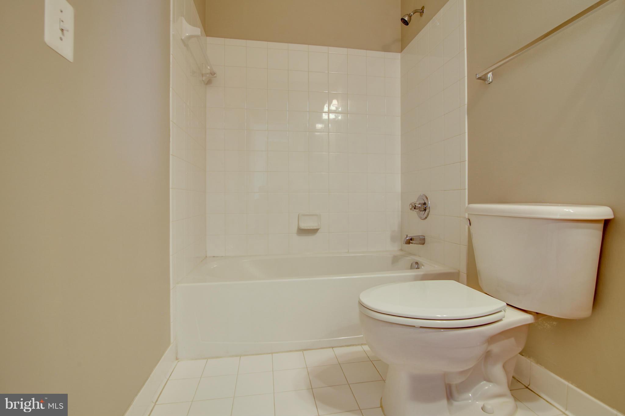 LANSDOWNE TOWN CENTER - Residential Lease