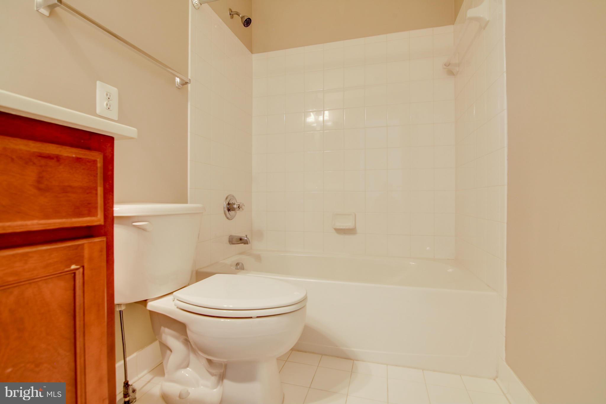 LANSDOWNE TOWN CENTER - Residential Lease