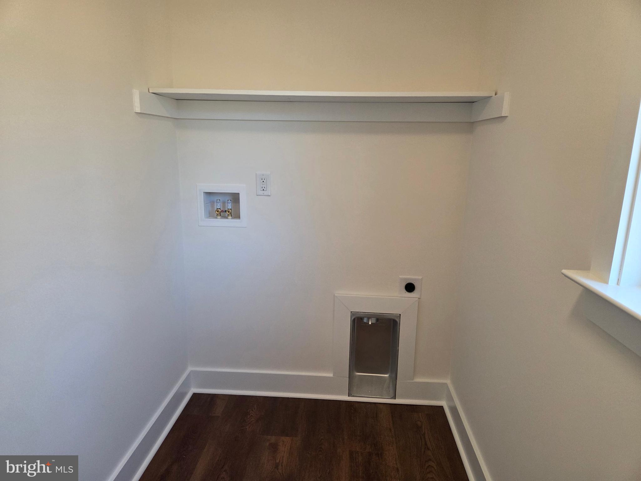 BUSBEES POINT COVE - Residential