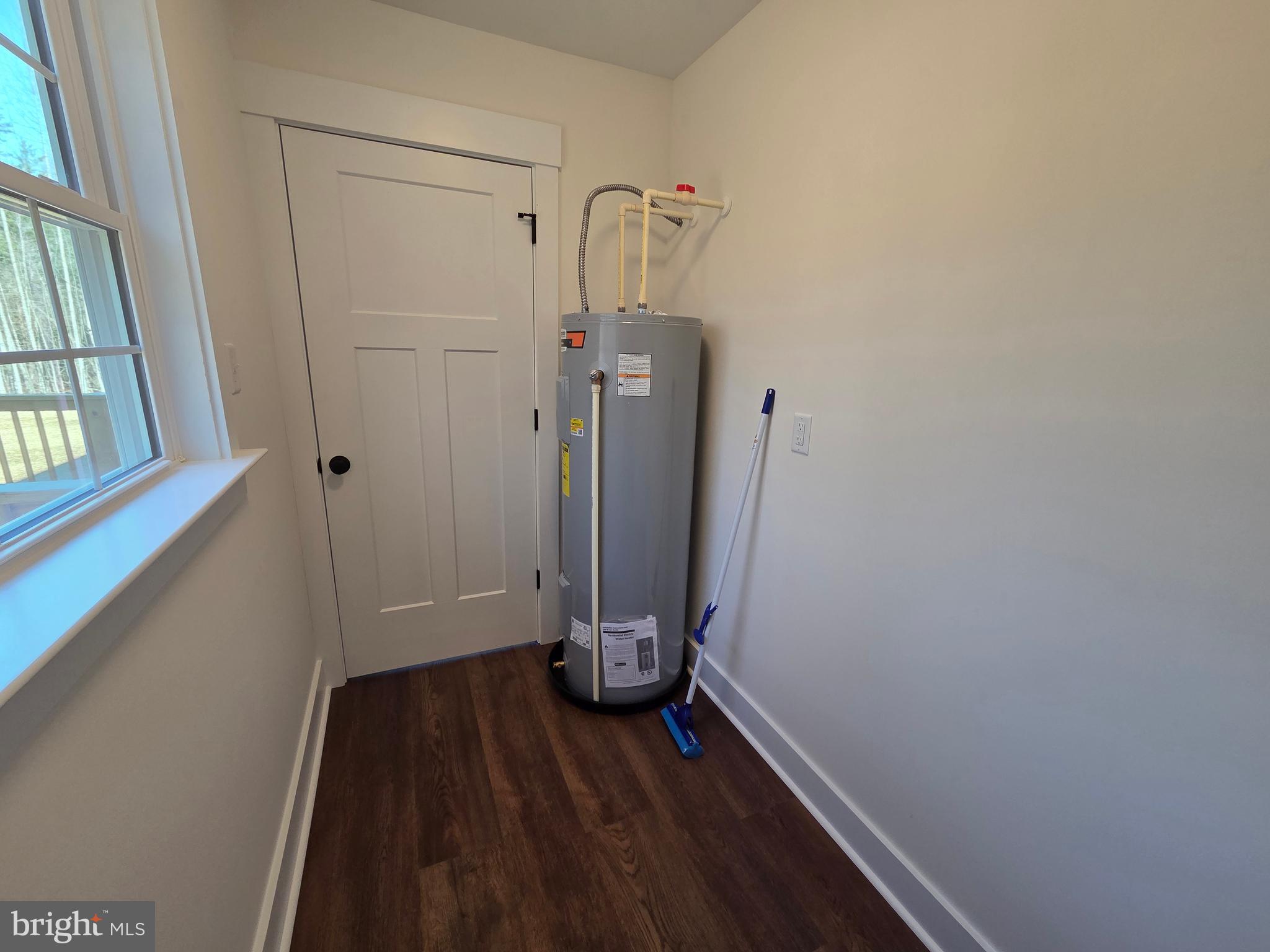 BUSBEES POINT COVE - Residential