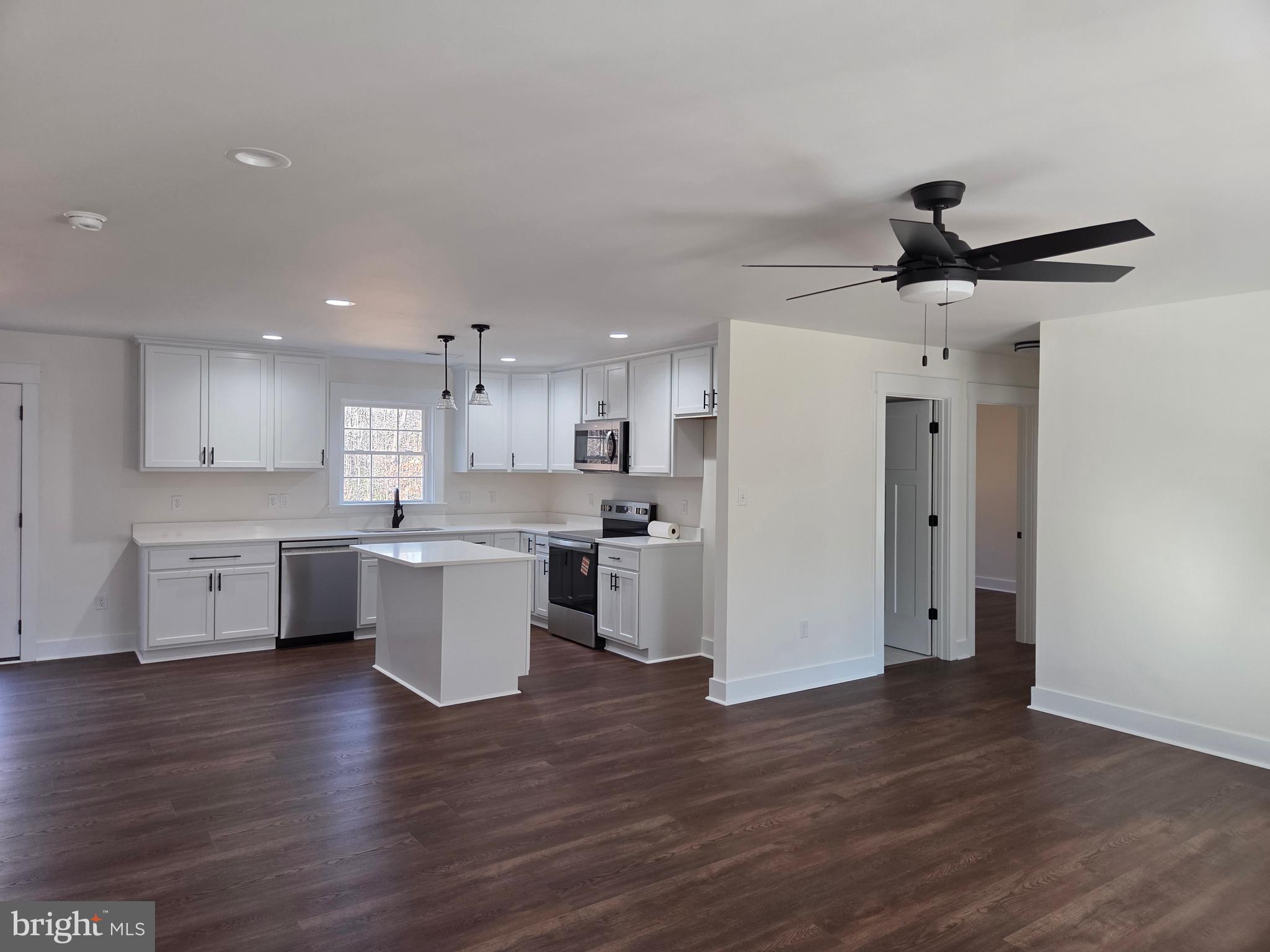 BUSBEES POINT COVE - Residential