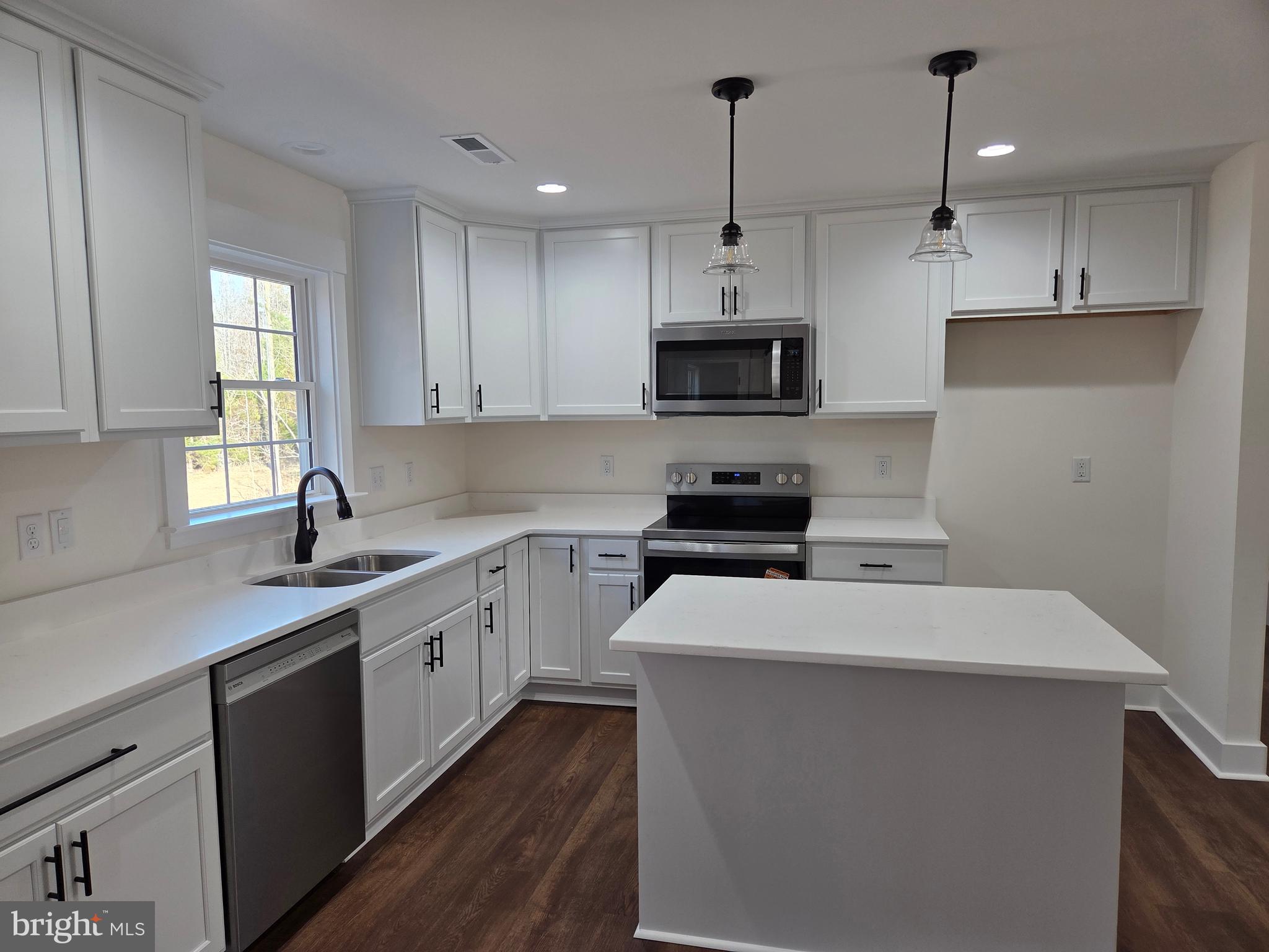 BUSBEES POINT COVE - Residential