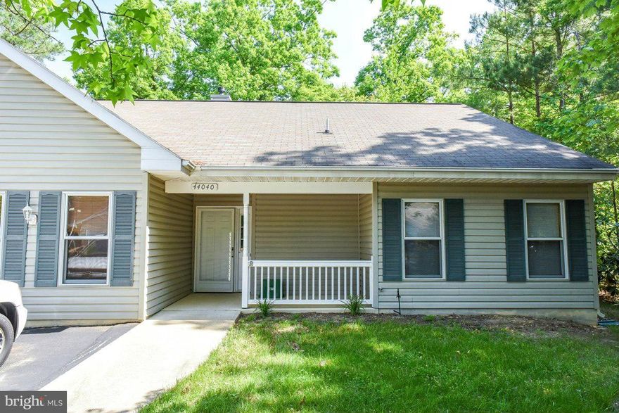 55+ gated community. 1900+ sqft duplex all on one level. This 3 bed 2 bath home features a wood burning fireplace, screened in back porch, separate dining room, huge living room and 3 over sized bedrooms.      gated community with security.