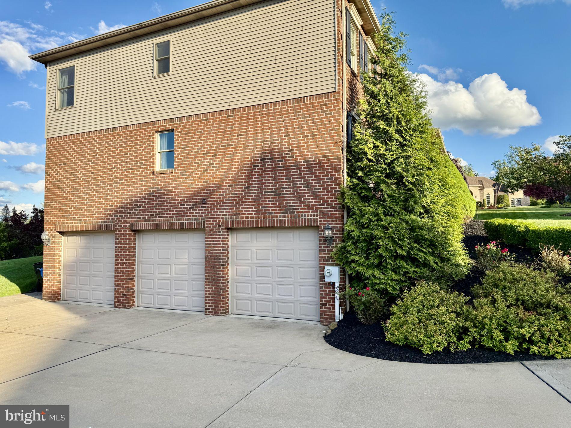 1407 WILLOW HEIGHTS DRIVE
