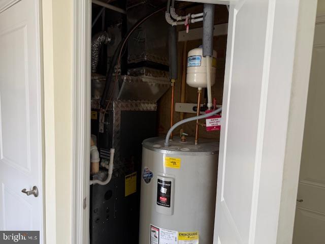 WASHINGTON SQUARE - Residential Lease