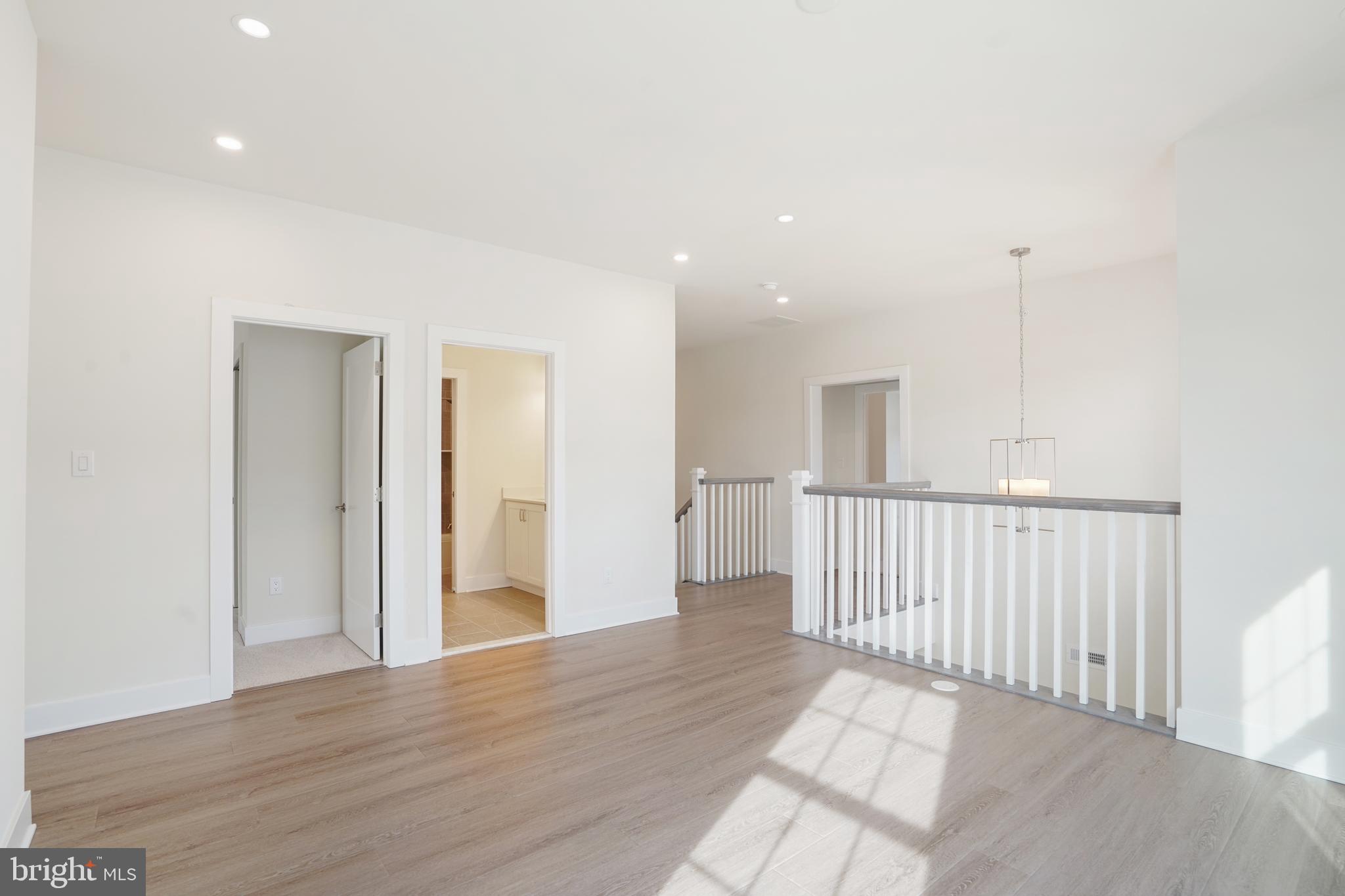 BARCLAY HILL - Residential