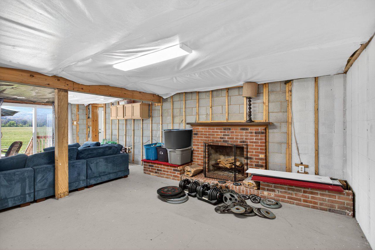 AVONDALE ACRES - Residential