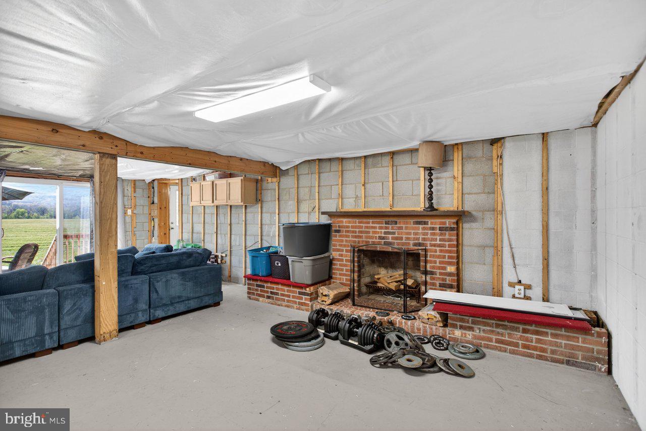 AVONDALE ACRES - Residential