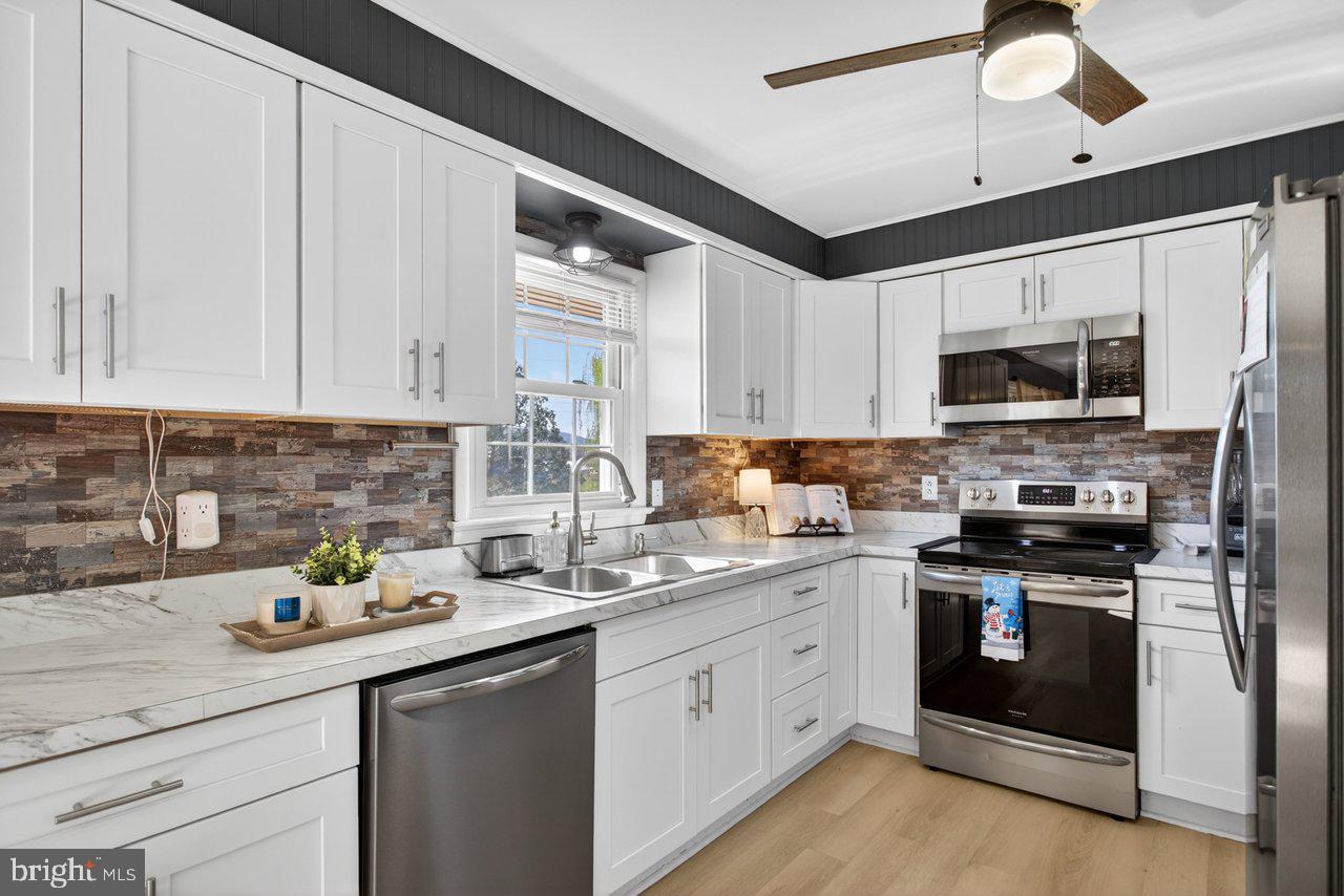 AVONDALE ACRES - Residential