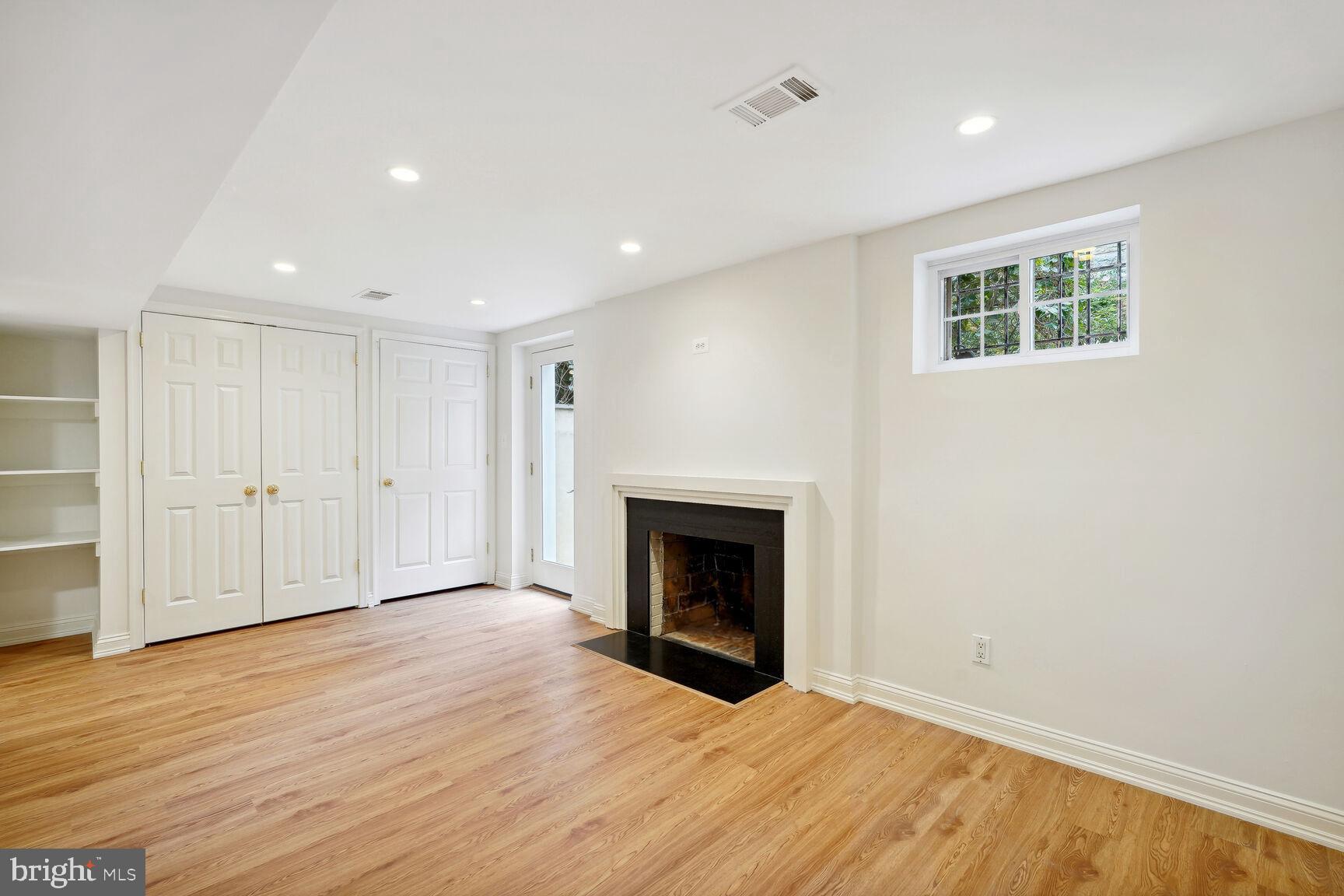 SPRING VALLEY - Residential