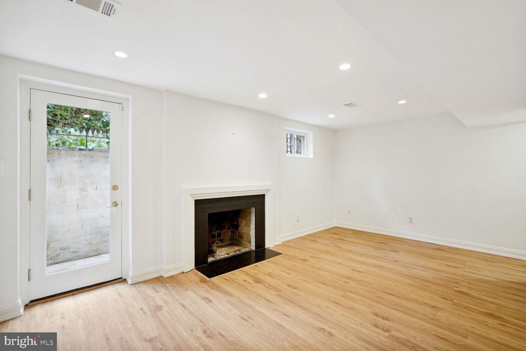 SPRING VALLEY - Residential