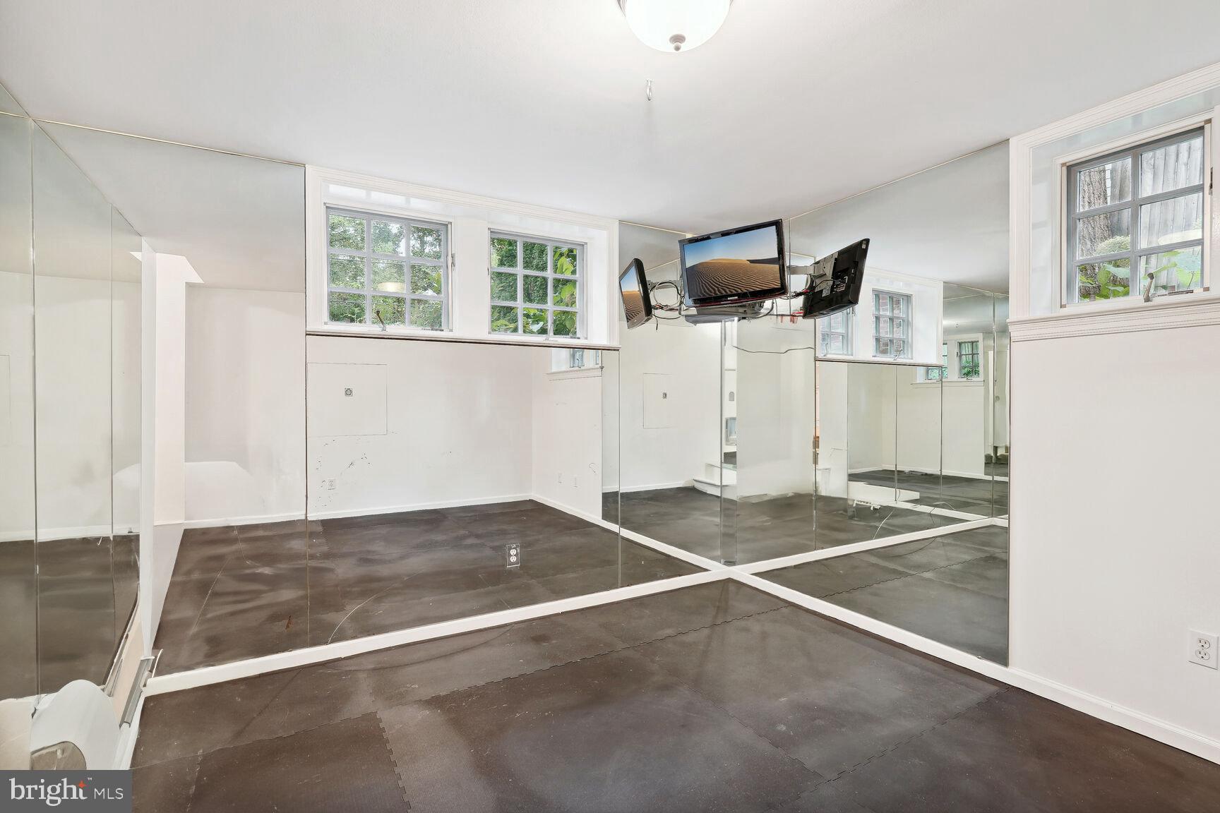 SPRING VALLEY - Residential