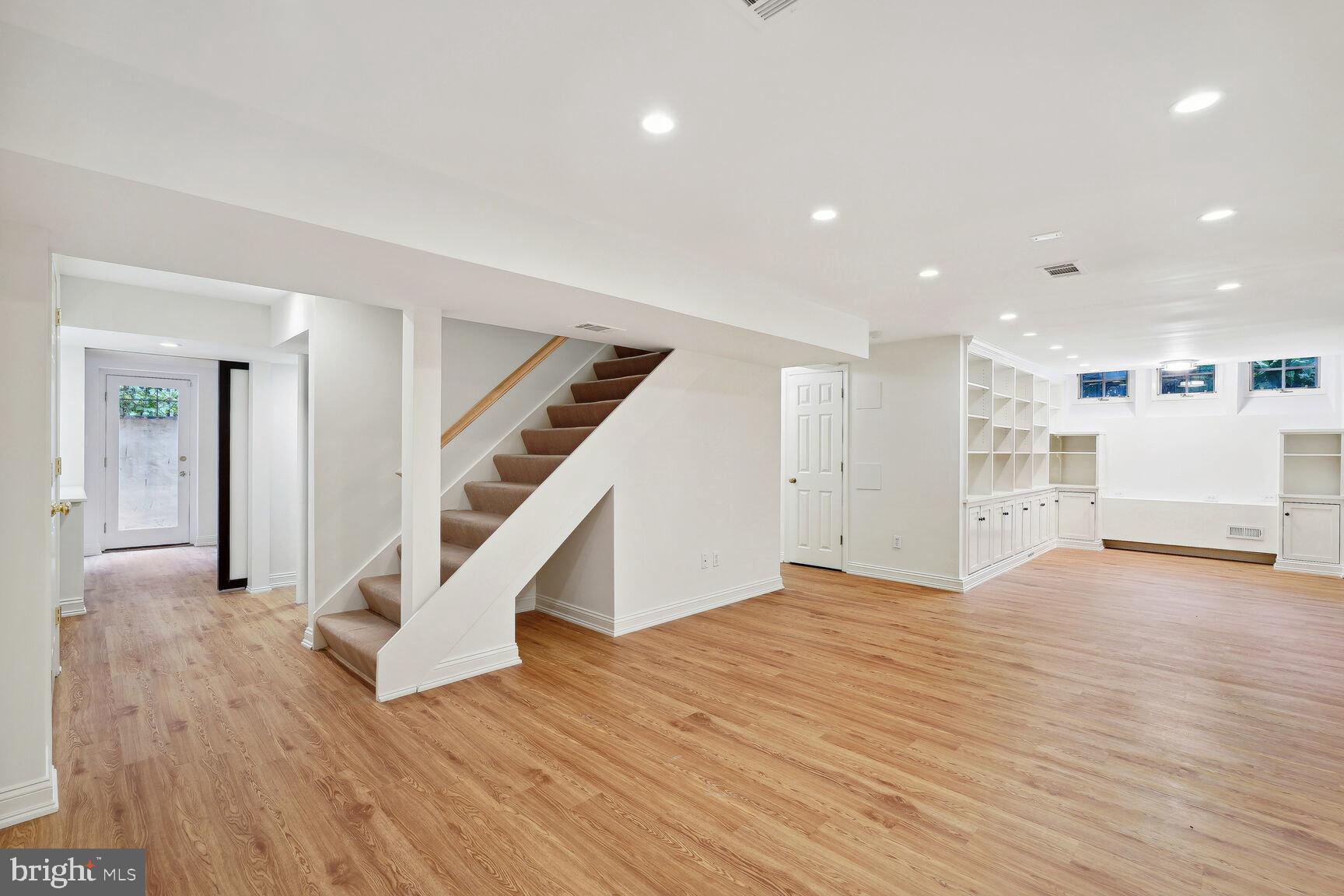 SPRING VALLEY - Residential