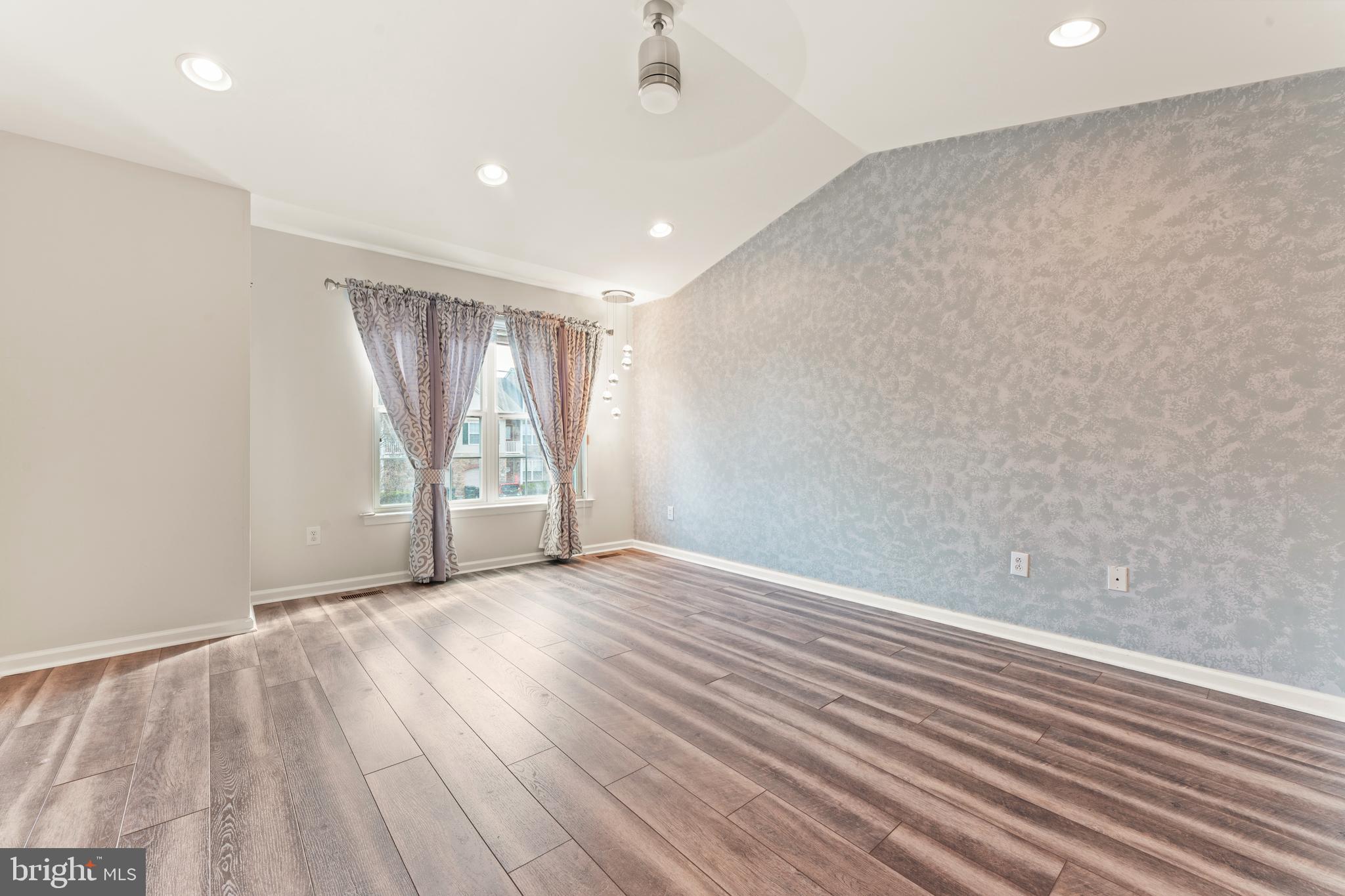 WALNUT RIDGE - Residential