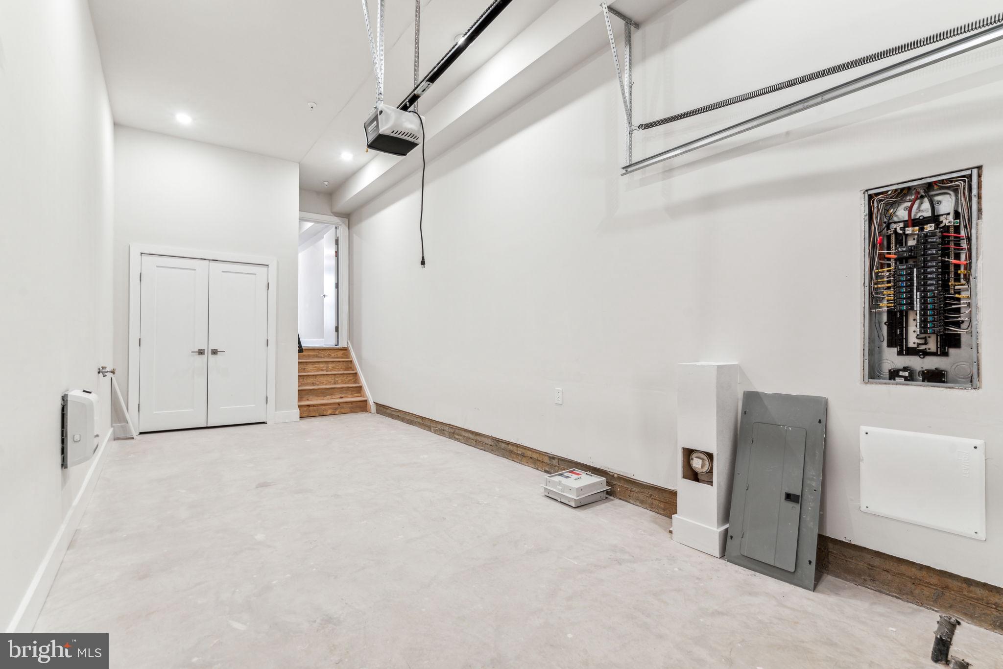 EAST FALLS - Residential