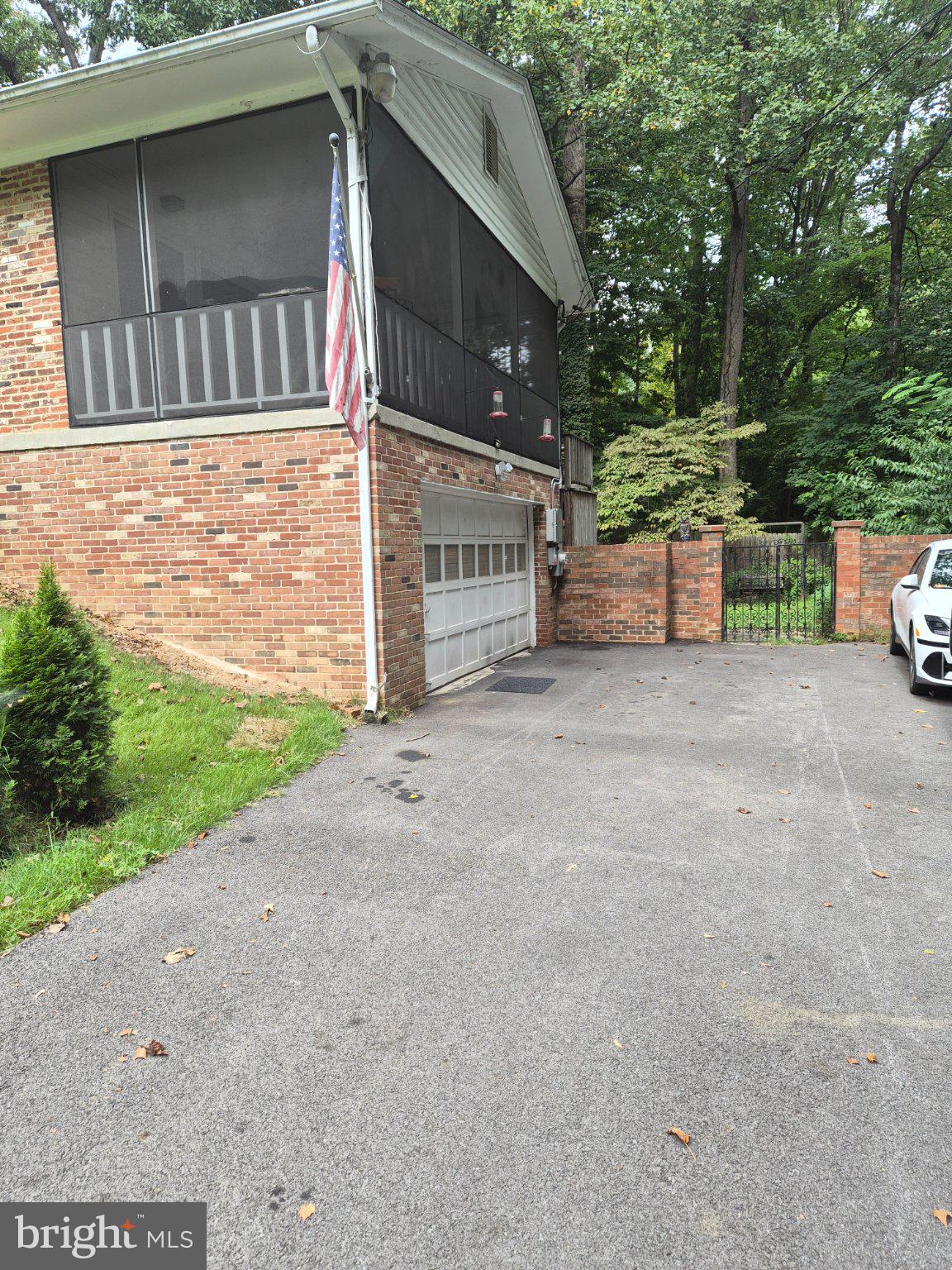 2136 EDGEWATER PARKWAY