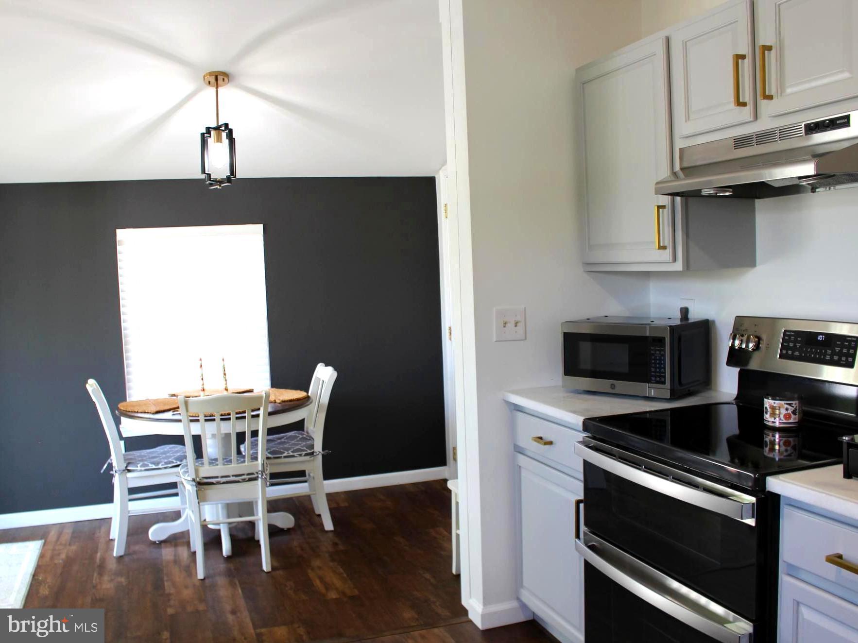 WOODLAND BEACH - Residential