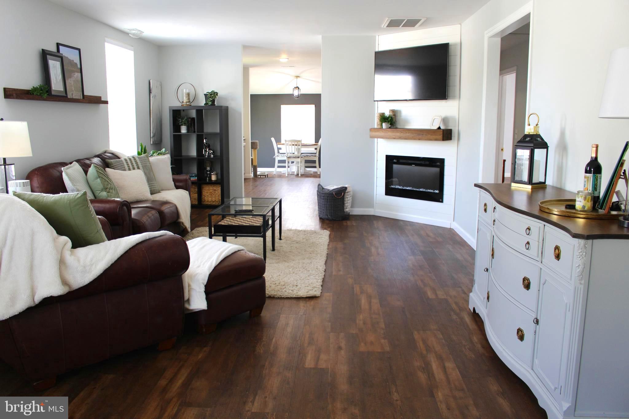 WOODLAND BEACH - Residential