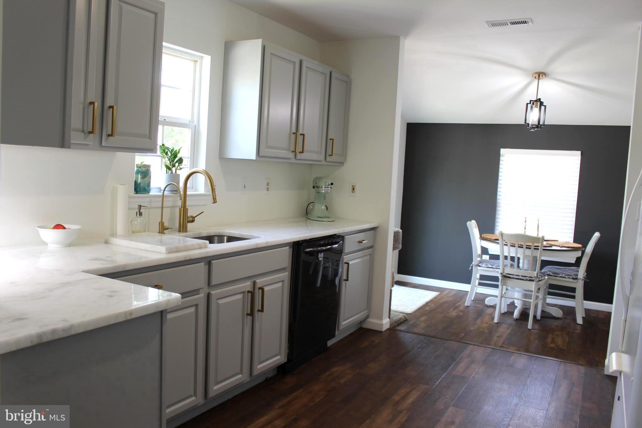 WOODLAND BEACH - Residential