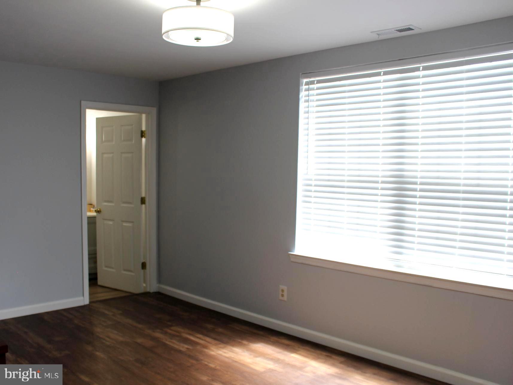 WOODLAND BEACH - Residential