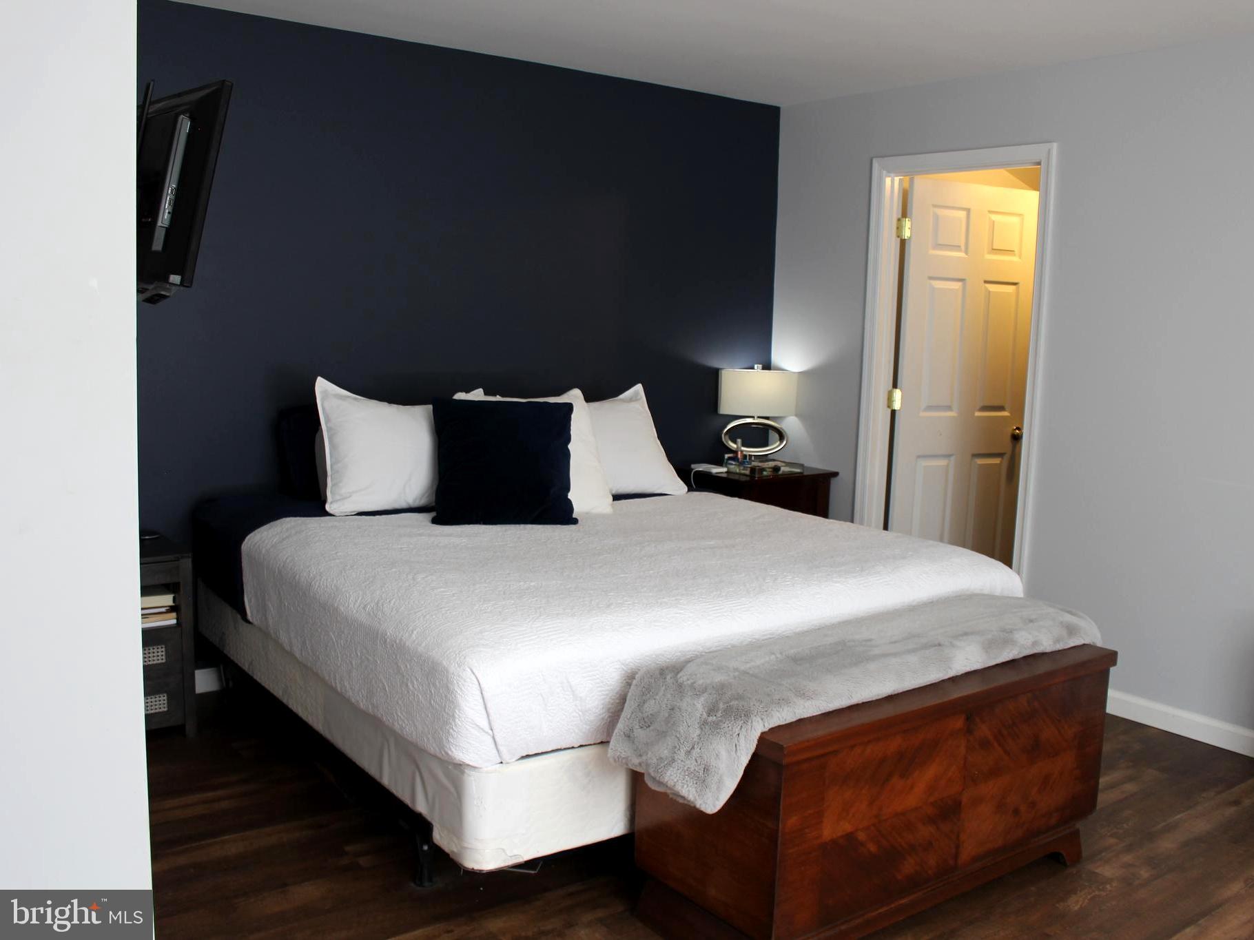 WOODLAND BEACH - Residential