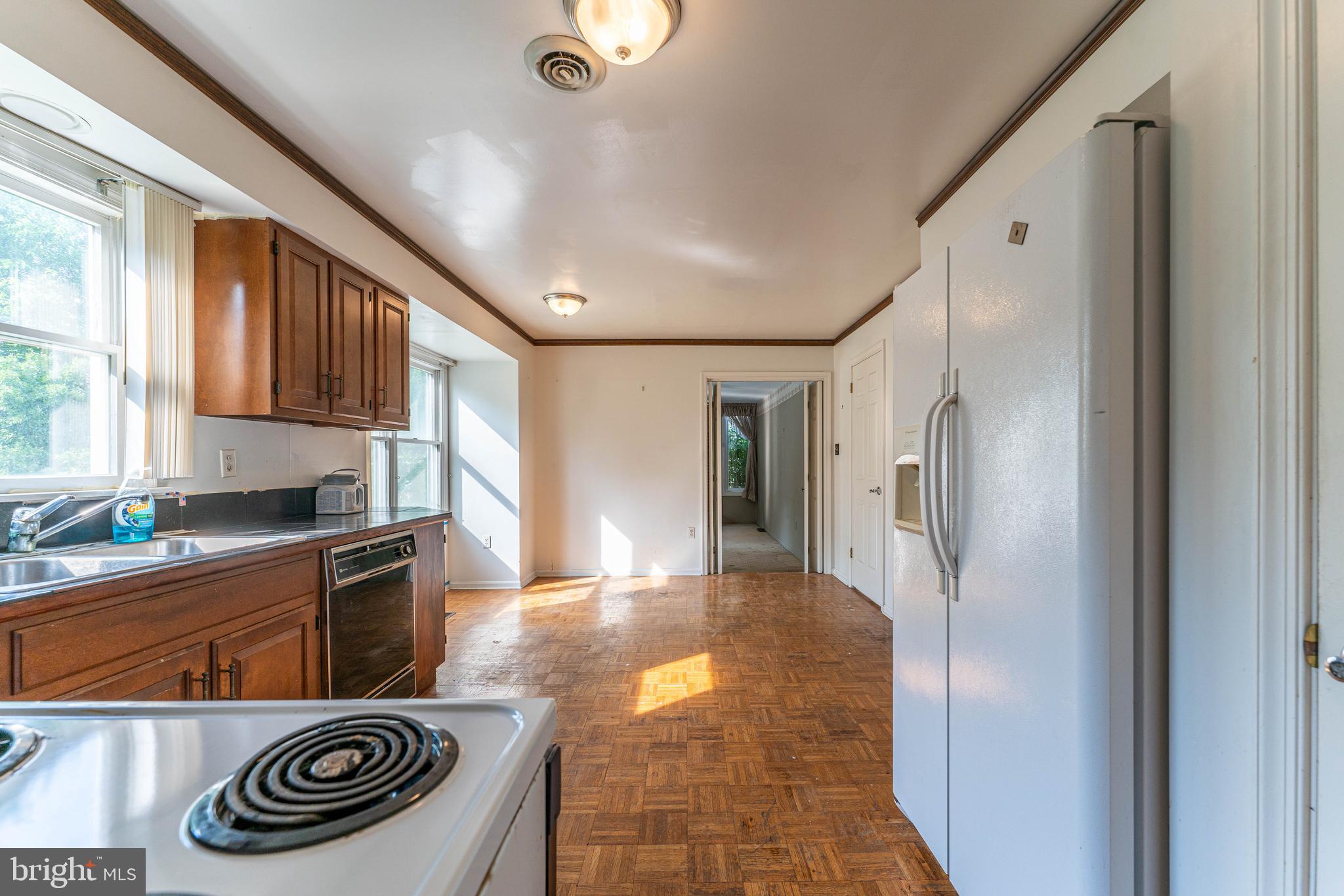 1524 COLONY DRIVE