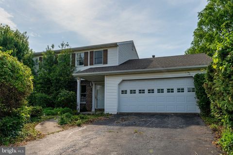 Homes For Sale - 1524 Colony Drive<br/> READING, PA 19610