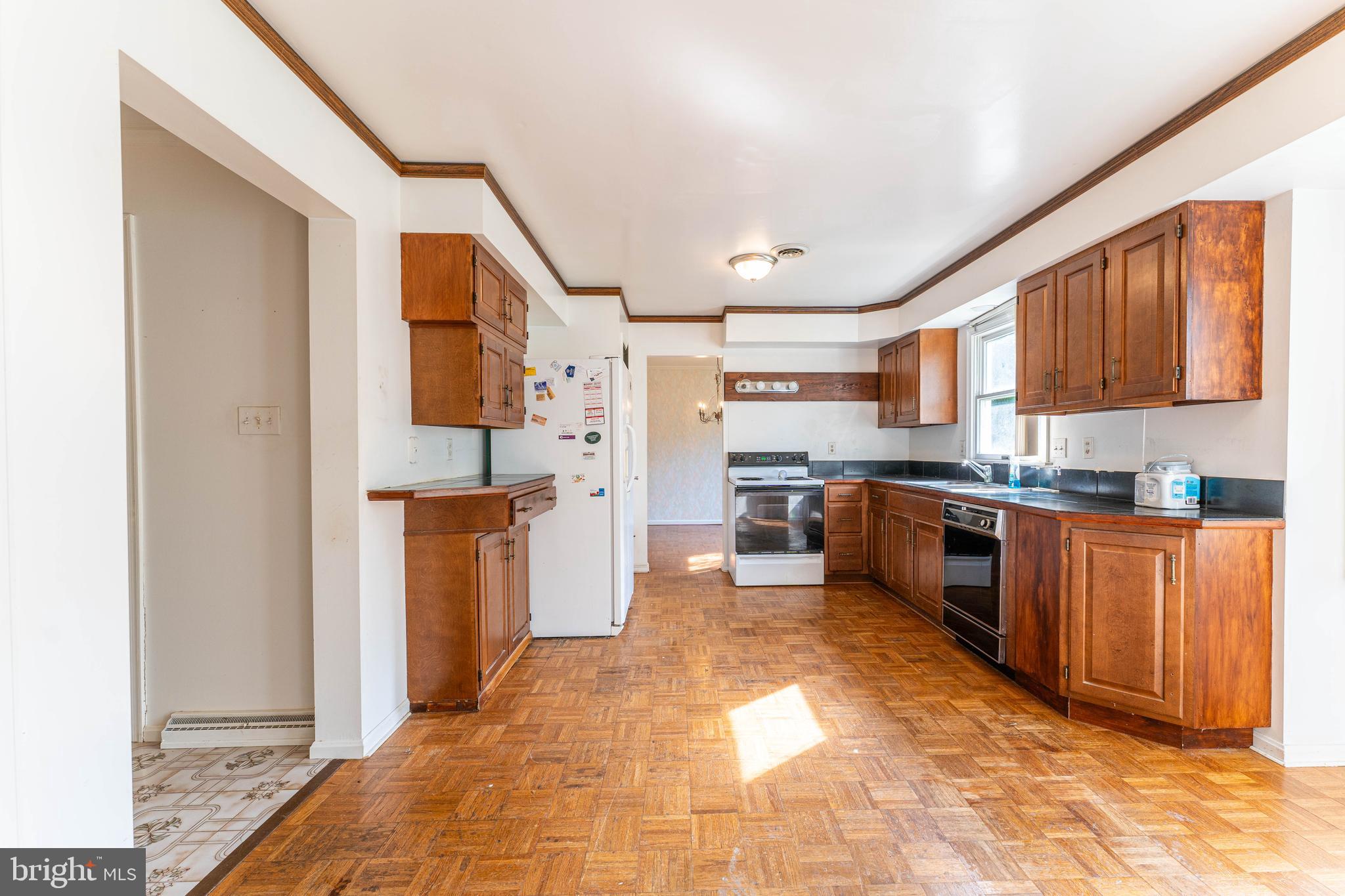 1524 COLONY DRIVE
