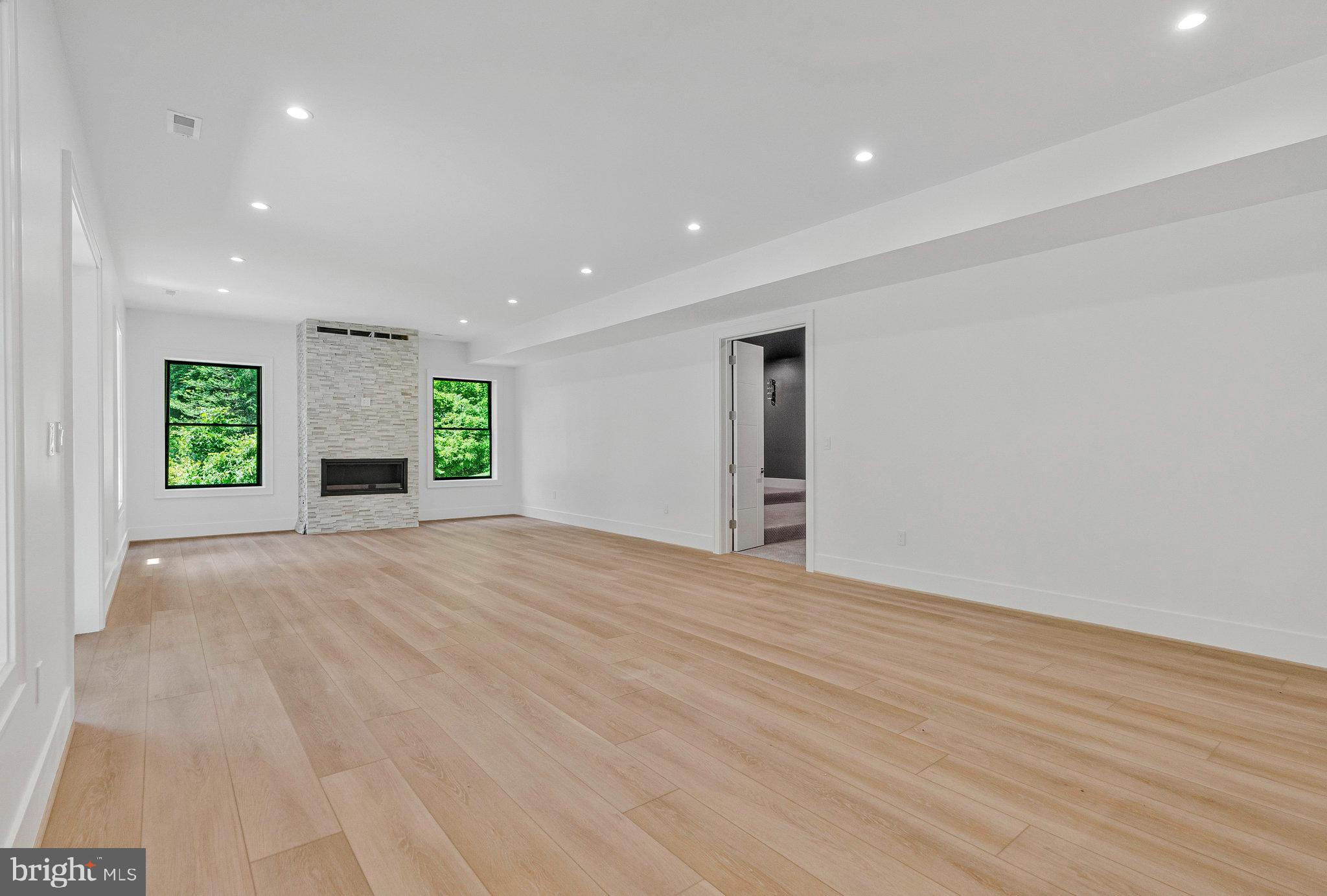 SALONA VILLAGE - Residential