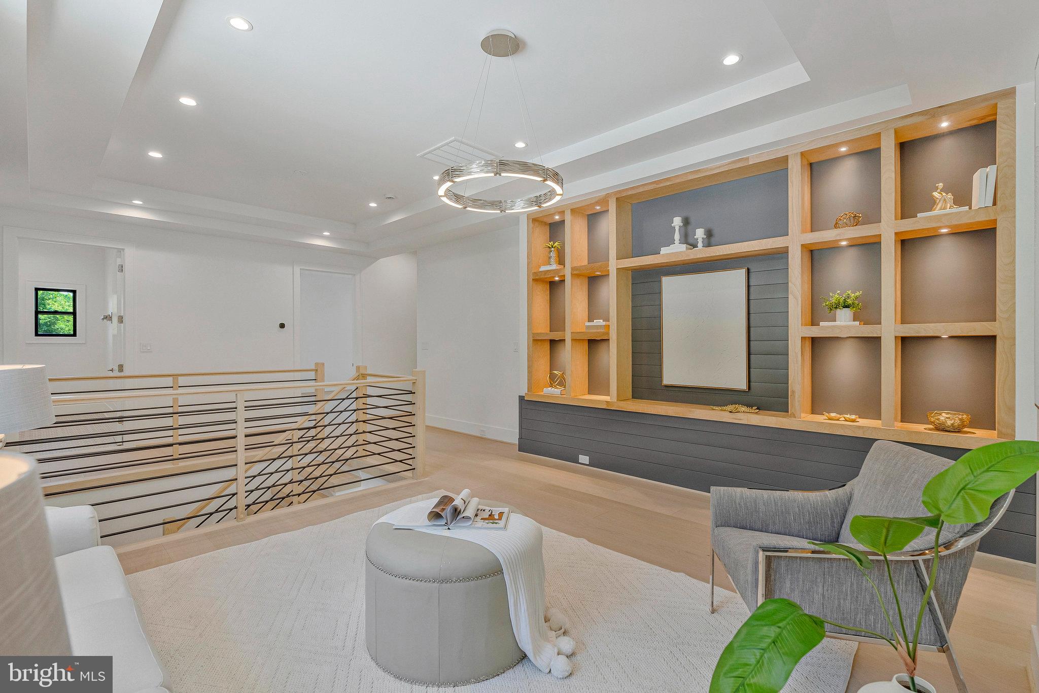 SALONA VILLAGE - Residential