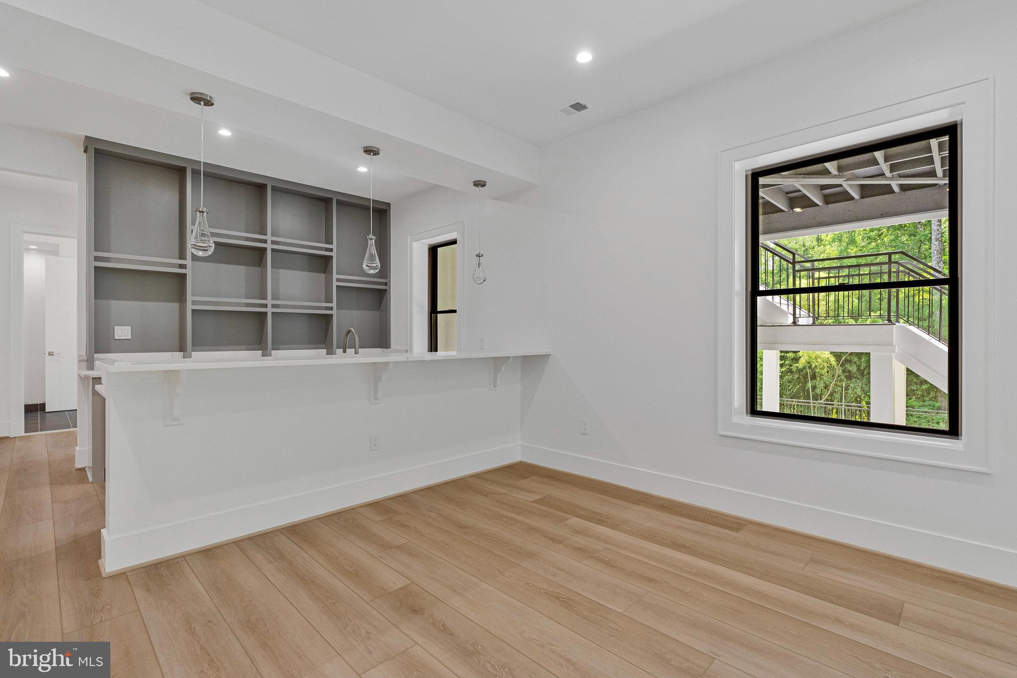 SALONA VILLAGE - Residential