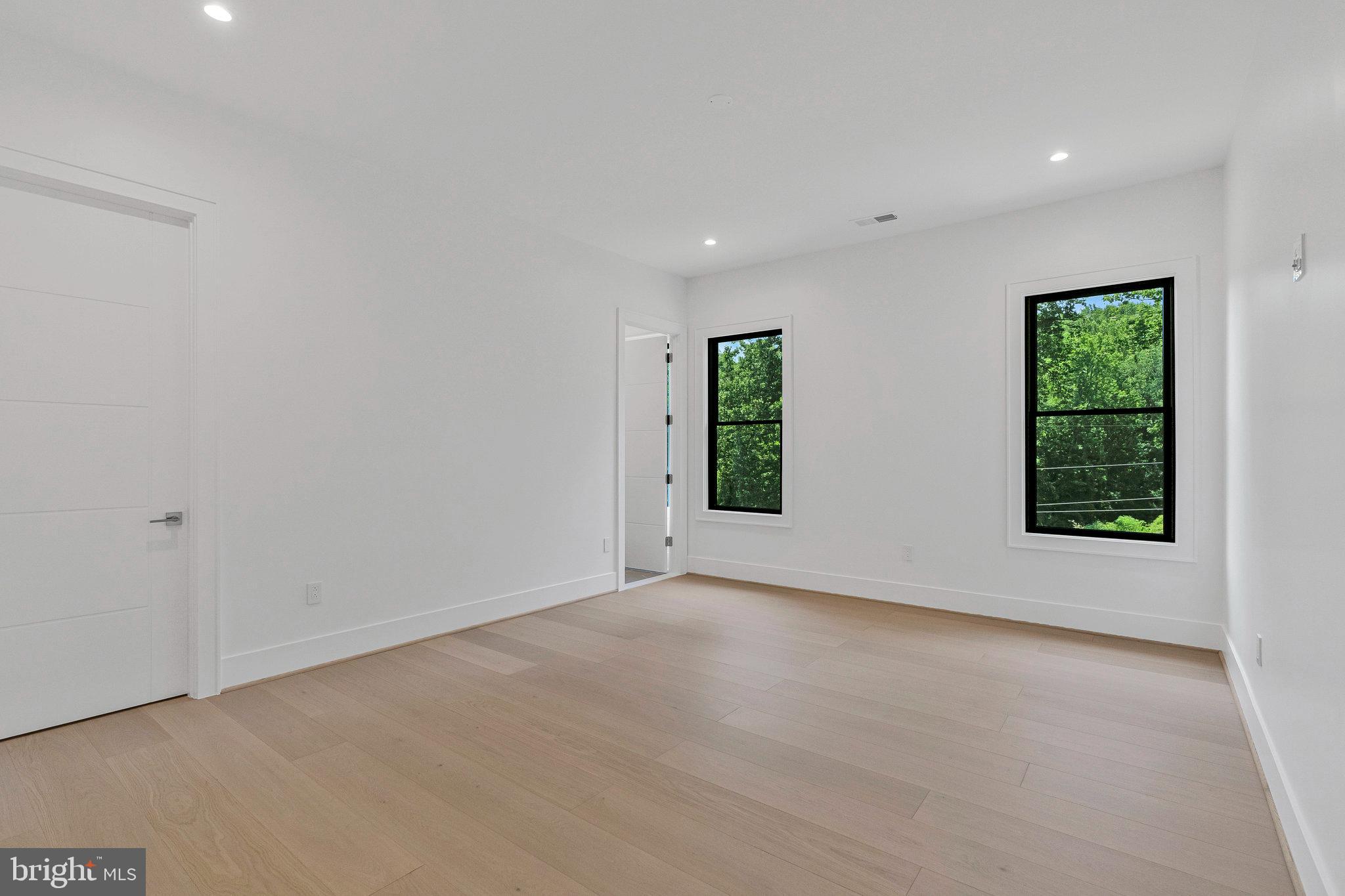 SALONA VILLAGE - Residential