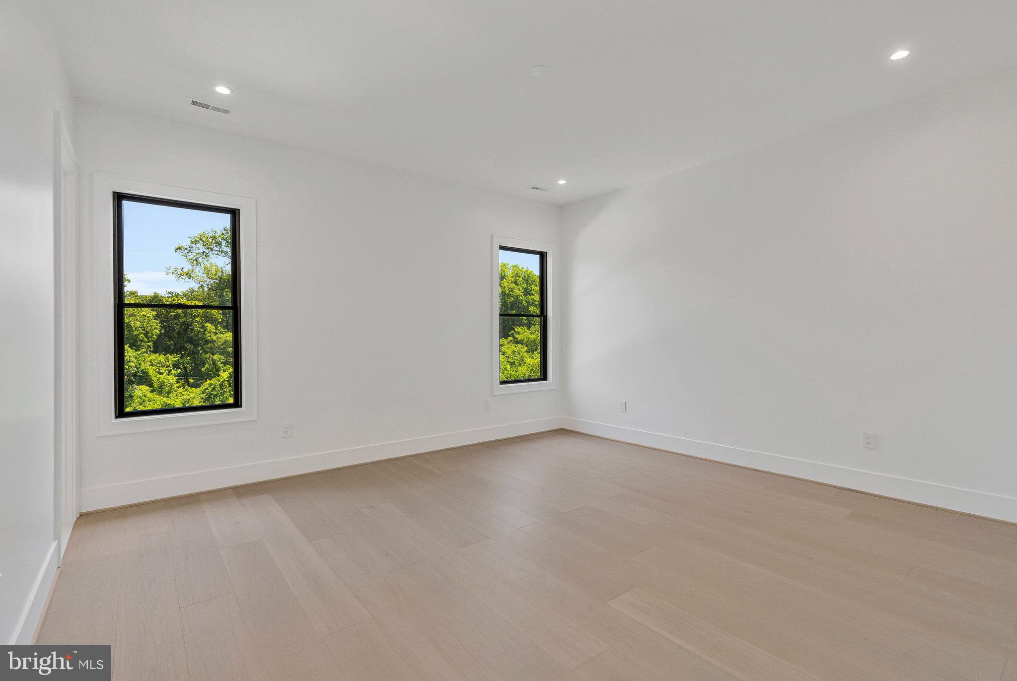 SALONA VILLAGE - Residential