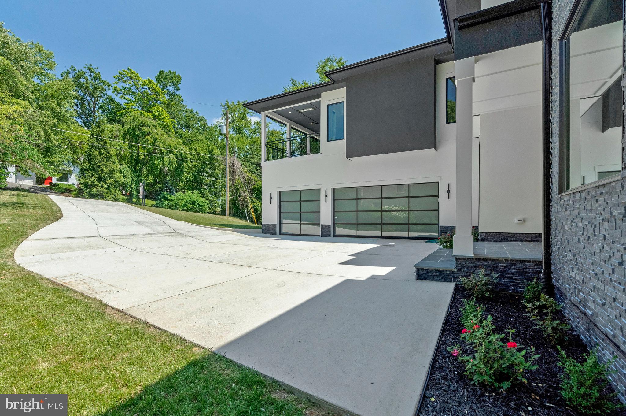 SALONA VILLAGE - Residential