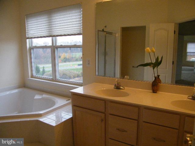 FARMWELL HUNT - Residential Lease