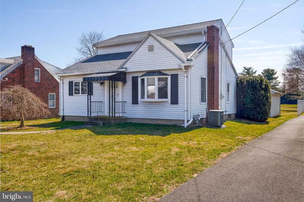 Photo of 40 DELP RD, LANCASTER, PA 17601 (MLS # PALA2032508)
