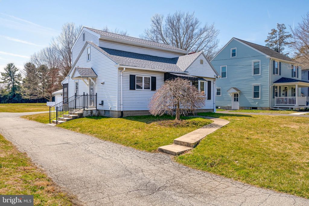 Photo of 40 DELP RD, LANCASTER, PA 17601 (MLS # PALA2032508)