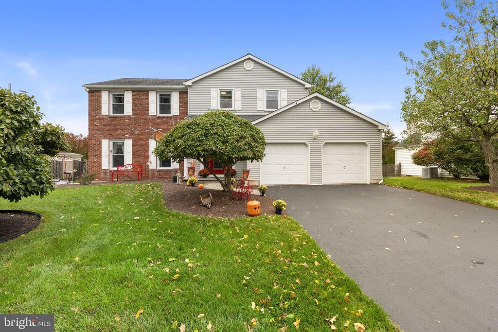 Photo of 258 Woodlake Drive, SOUTHAMPTON, PA 18966 (MLS # PABU2107738)