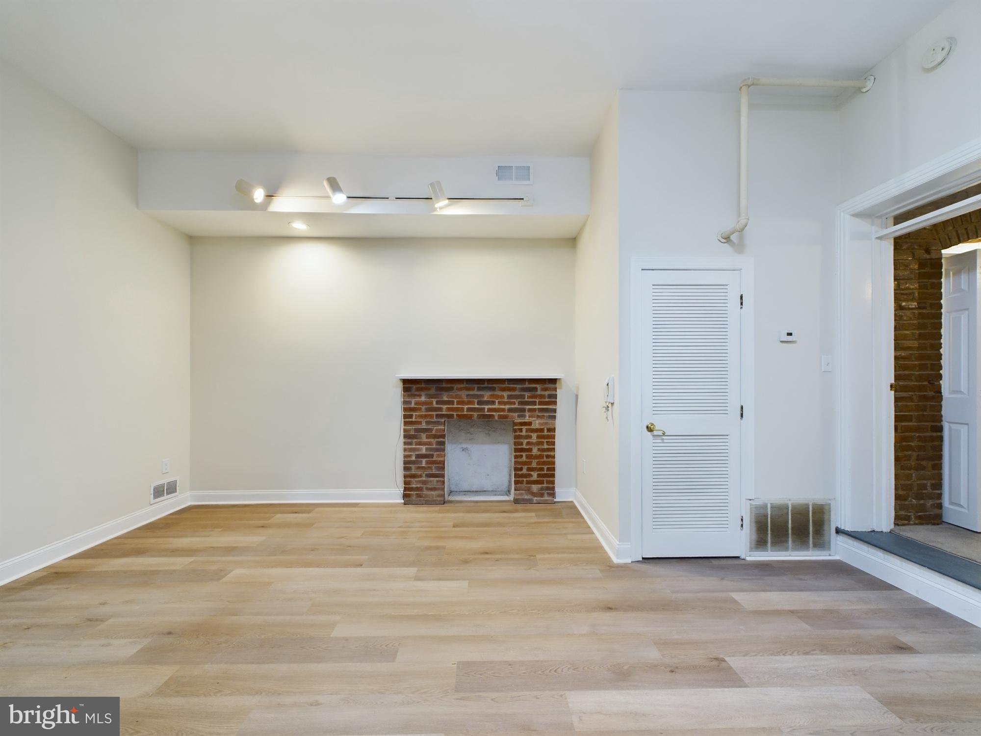 OLD CITY - Residential Lease