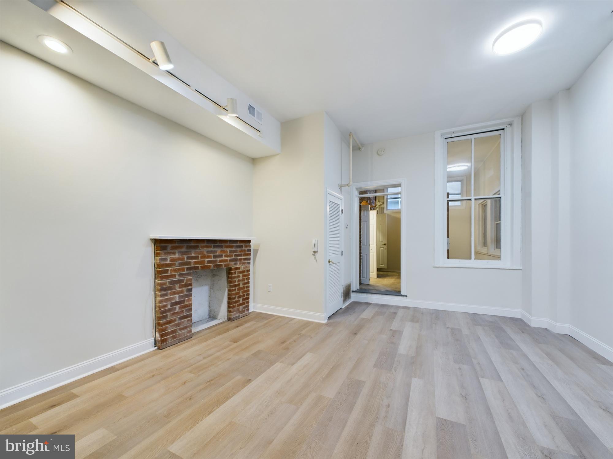 OLD CITY - Residential Lease