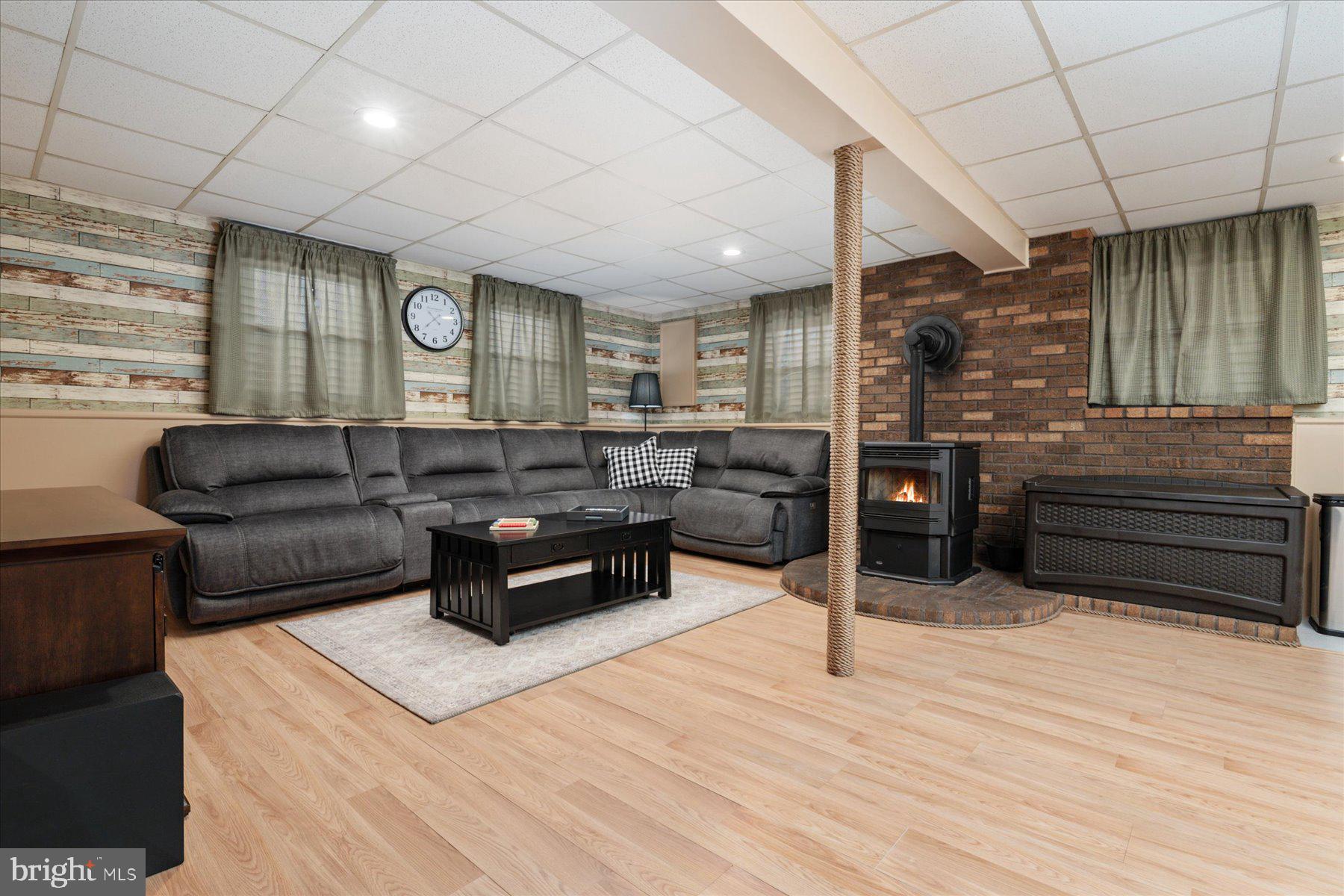 QUEENS PARK - Residential