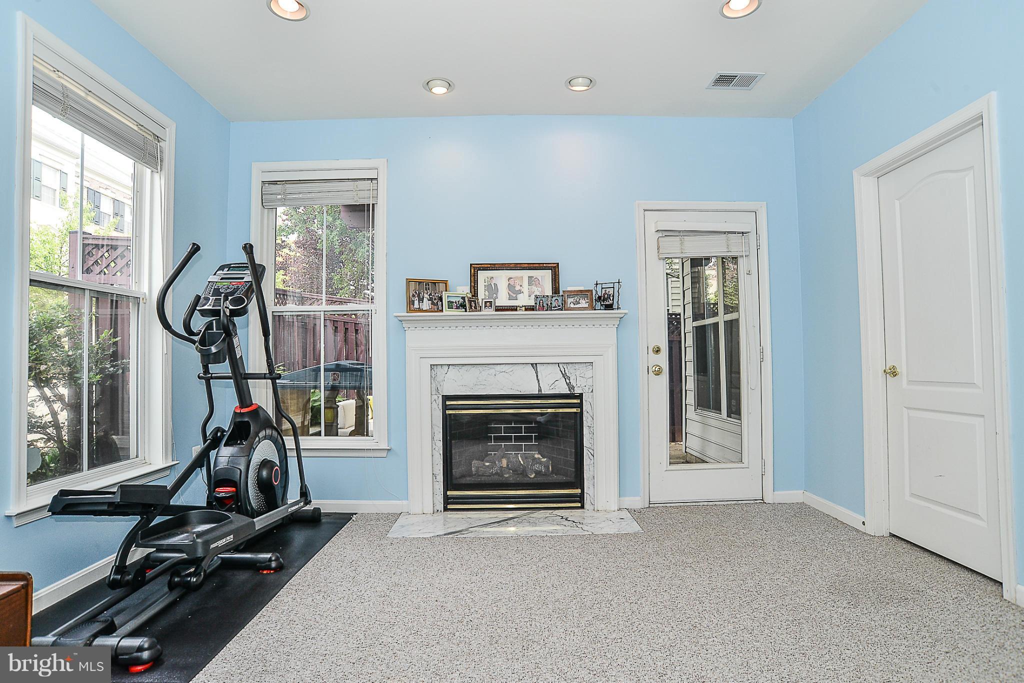 CAMERON STATION - Residential