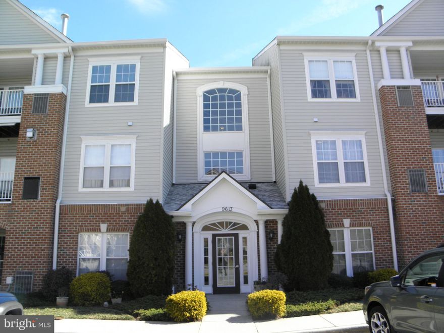 Spacious Main level 2 Bedroom & 2 Full Baths With Den Greatly Maintained by Original owner Updated Windows, Laminate Flooring, Walk In Closets, Open Floor Plan, Abundance of Natural Light Backs to peaceful Trees Conveniently Located to Shopping, Restaurants,Parks and Easy Commuting Come see this Home Sweet Home!!