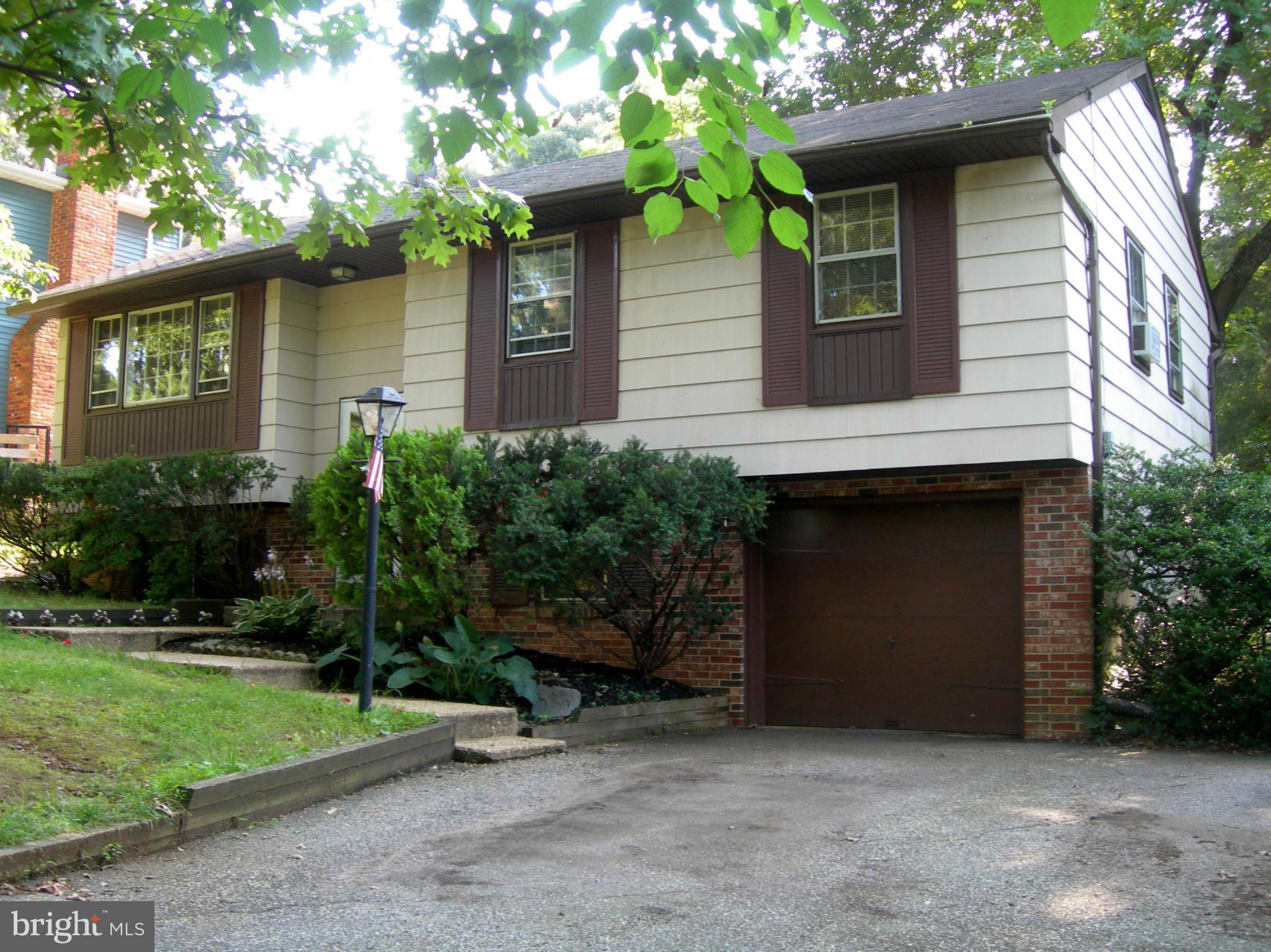 REDUCED! MOTIVATED SELLERS. Recent updates include new kitchen appliances, new lower level carpet/flooring, new hot water heater. Original hardwood floors in Living/Dining Room/Hall. Great location. Large backyard w/rear deck. Plenty of parking and one car garage. Awesome water privileged community amenities & desirable school district. Motivated Sellers! 2 hr showing notice.