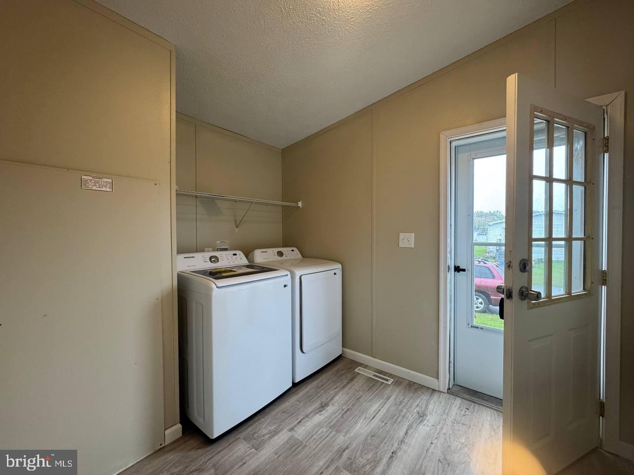 BUSH RIVER MANOR - Residential