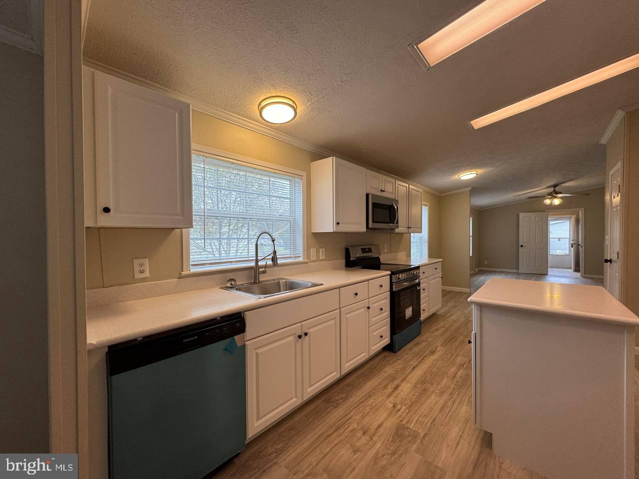 BUSH RIVER MANOR - Residential