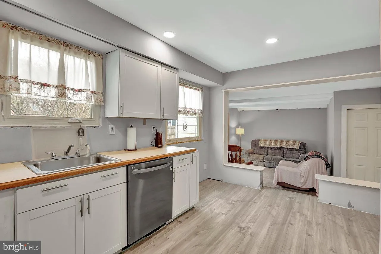 Beverly, New Jersey 08010, United States, 3 Bedrooms Bedrooms, ,2 BathroomsBathrooms,Residential,Active,106270