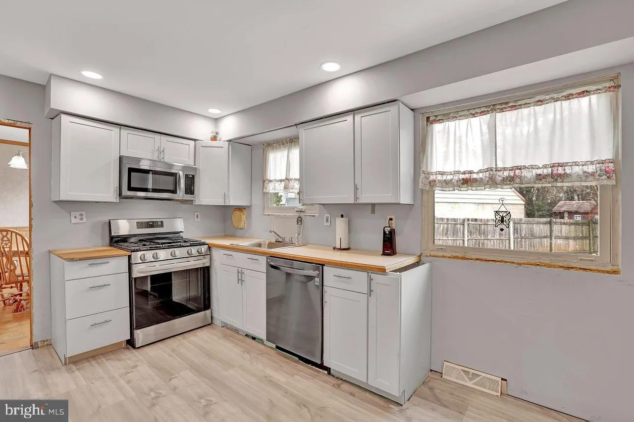 Beverly, New Jersey 08010, United States, 3 Bedrooms Bedrooms, ,2 BathroomsBathrooms,Residential,Active,106270